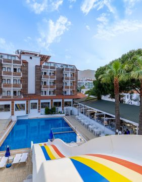 CLUB MUNAMAR BEACH RESORT