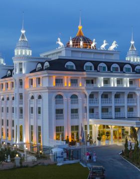 SIDE ROYAL PALACE