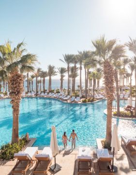 FOUR SEASONS RESORT