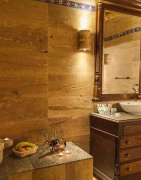 Solo Cave Suites