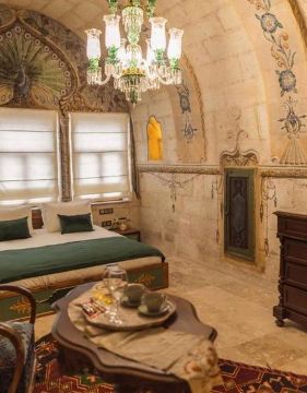 Solo Cave Suites