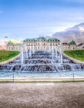 Austria Trend Hotel Ananas или подобен