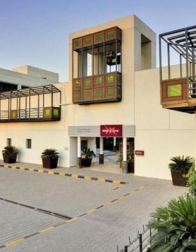 MOVENPICK HOTEL или подобен