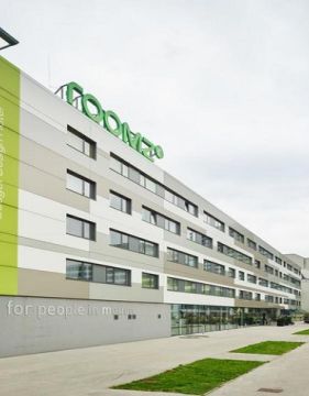 Roomz Vienna Superior или подобен