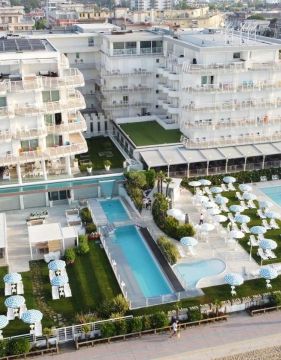 Hotel Le Soleil или подобен