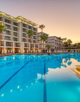 Seven Seas Palmeras Bay