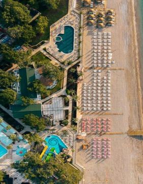 Pirates Beach Club