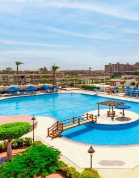 Pyramids Park Resort Cairo или подобен