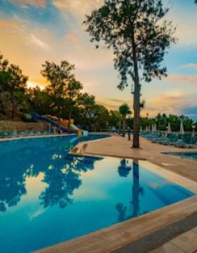 SENZA GARDEN HOLIDAY CLUB