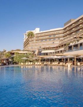 FOUR SEASONS HOTEL