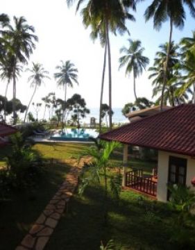 Lanka Beach Bungalows & Villa