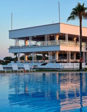 SO WHITE CLUB RESORT